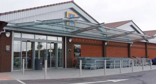 Suspended Glass Canopy Supermarket Ponteprennan