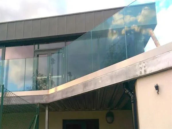 Glass Screening For A Tennis and Leisure Centre